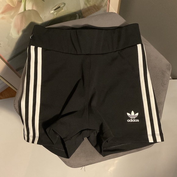 Adidas 3” women’s biker shorts (WORN ONCE, TAG NOT ATTACHED BUT STILL HAVE) - Picture 3 of 3